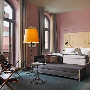 Extra Large Kamer met een King Size Bed